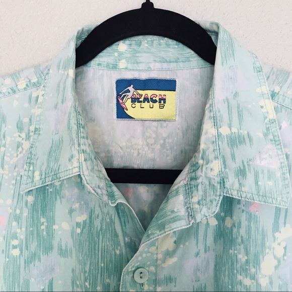 Vintage Beach Club XL Button Up - Picture 2 of 4